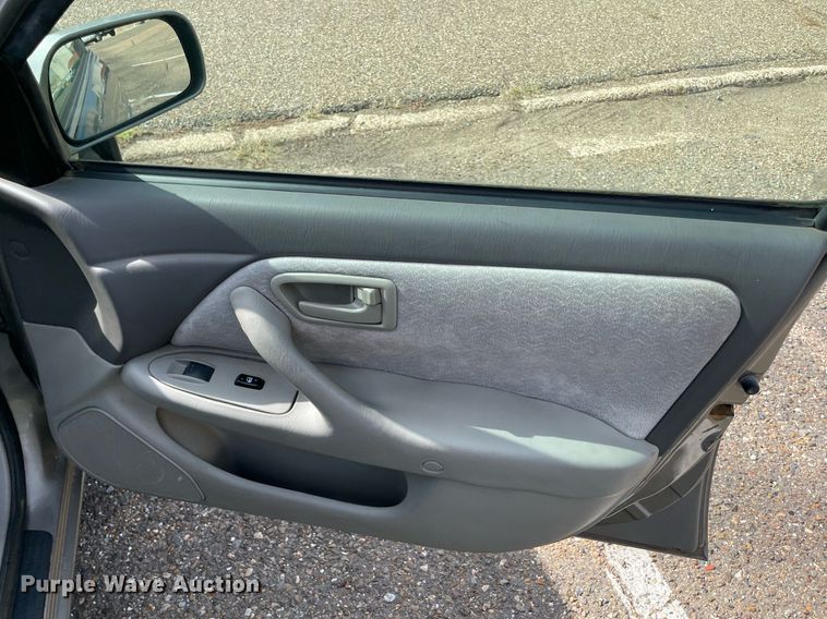 image for item NT9457 1997 Toyota Camry LE