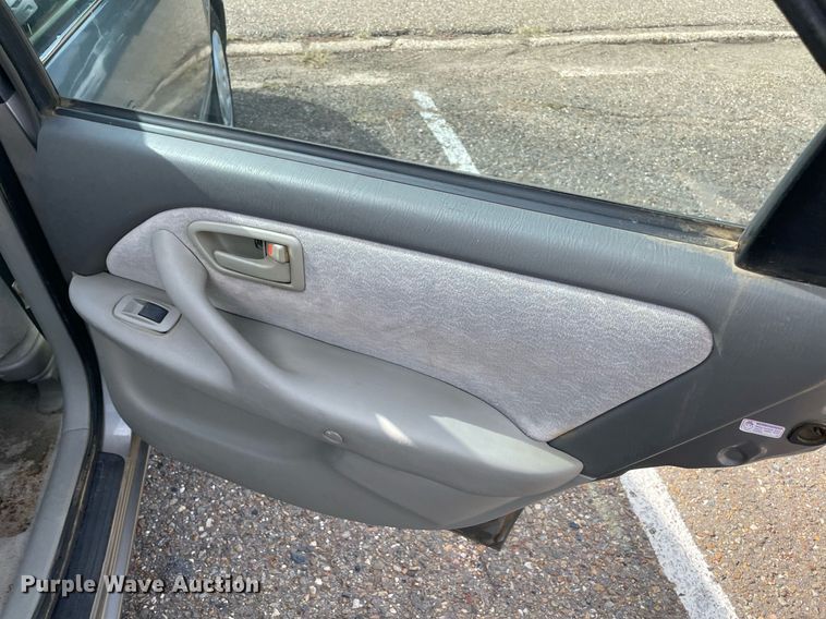 image for item NT9457 1997 Toyota Camry LE