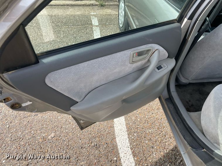 image for item NT9457 1997 Toyota Camry LE