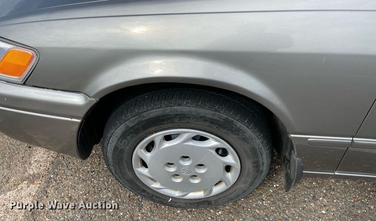 image for item NT9457 1997 Toyota Camry LE