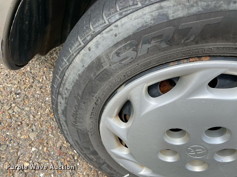 image for item NT9457 1997 Toyota Camry LE