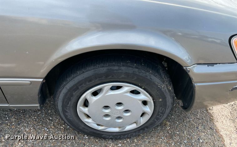 image for item NT9457 1997 Toyota Camry LE