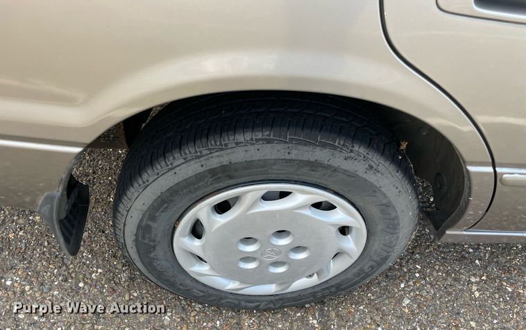 image for item NT9457 1997 Toyota Camry LE