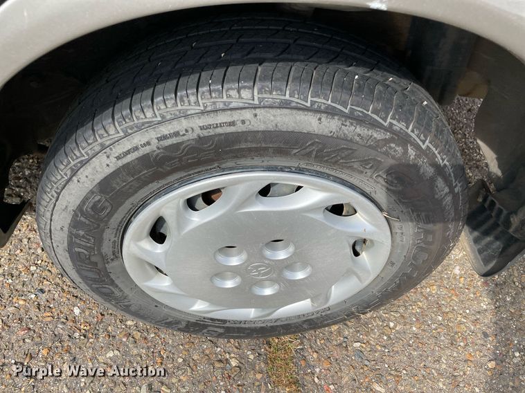 image for item NT9457 1997 Toyota Camry LE