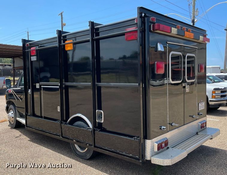 image for item NT9465 1995 Ford Econoline  ambulance