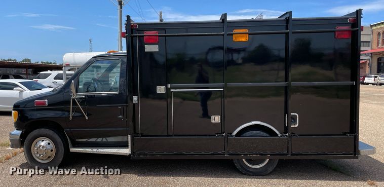 image for item NT9465 1995 Ford Econoline  ambulance