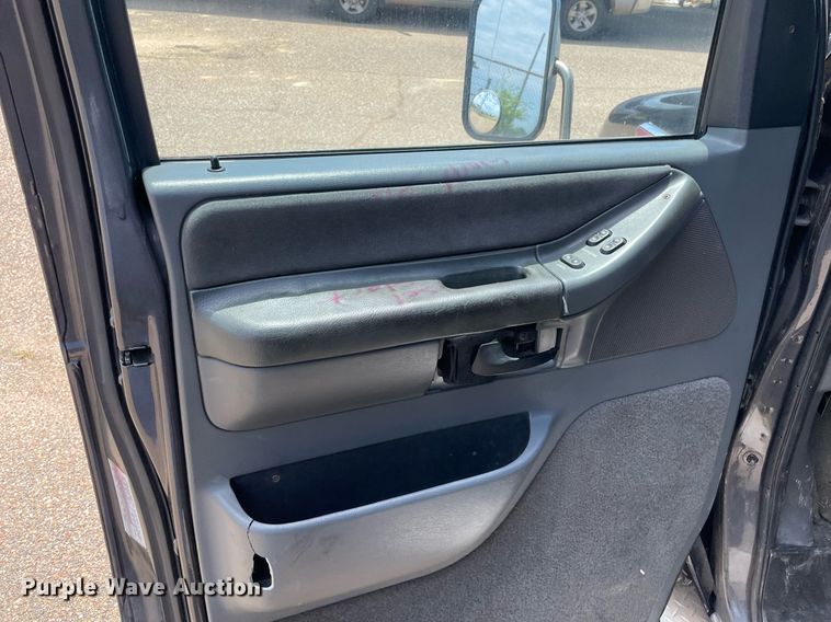 image for item NT9465 1995 Ford Econoline  ambulance