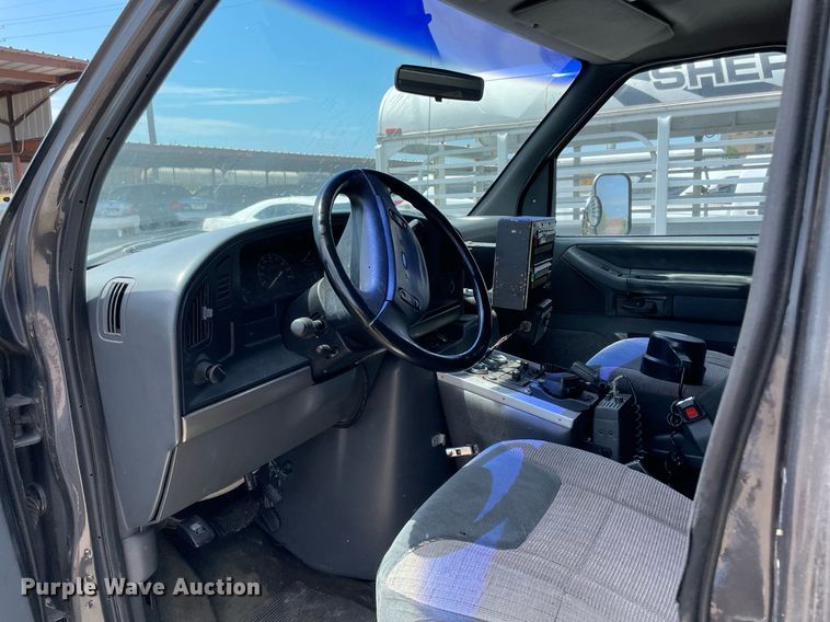 image for item NT9465 1995 Ford Econoline  ambulance