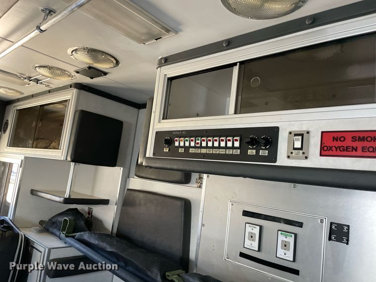 image for item NT9465 1995 Ford Econoline  ambulance