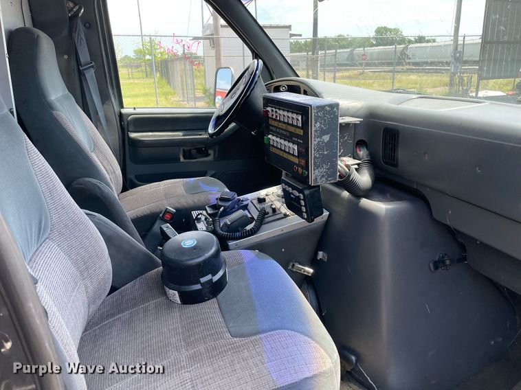 image for item NT9465 1995 Ford Econoline  ambulance