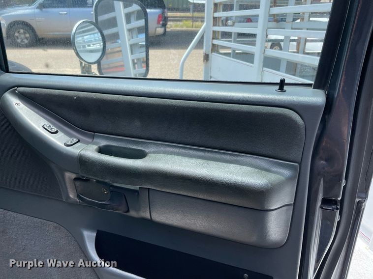 image for item NT9465 1995 Ford Econoline  ambulance