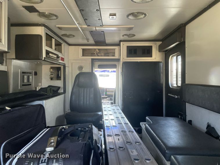 image for item NT9465 1995 Ford Econoline  ambulance