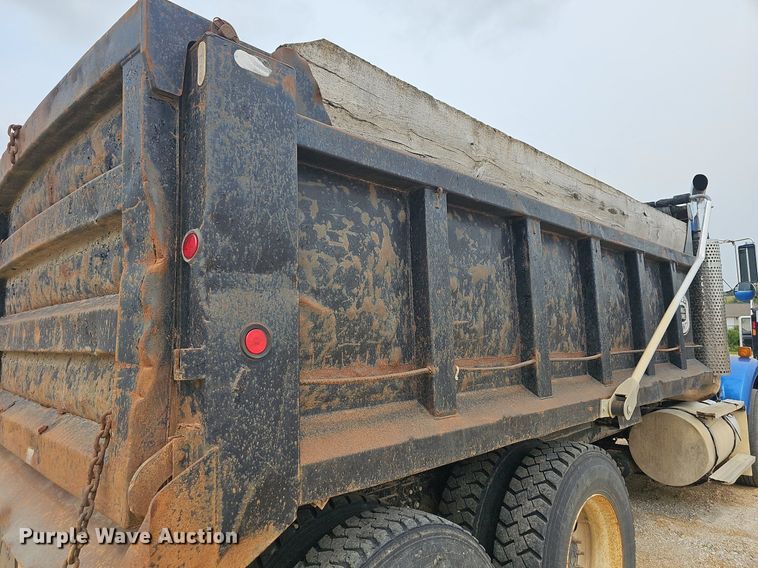 image for item NT9775 1987 Kenworth 800 dump truck