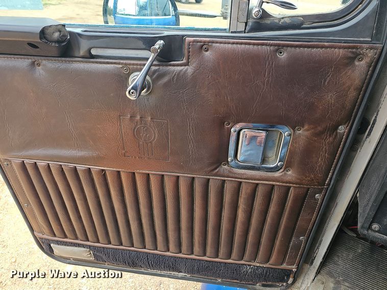 image for item NT9775 1987 Kenworth 800 dump truck