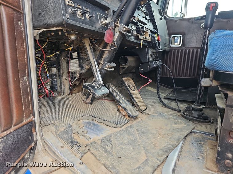 image for item NT9775 1987 Kenworth 800 dump truck