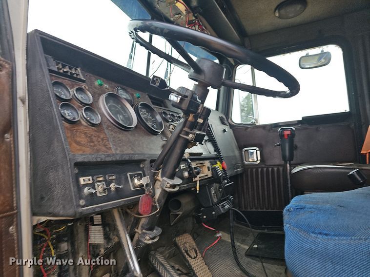 image for item NT9775 1987 Kenworth 800 dump truck