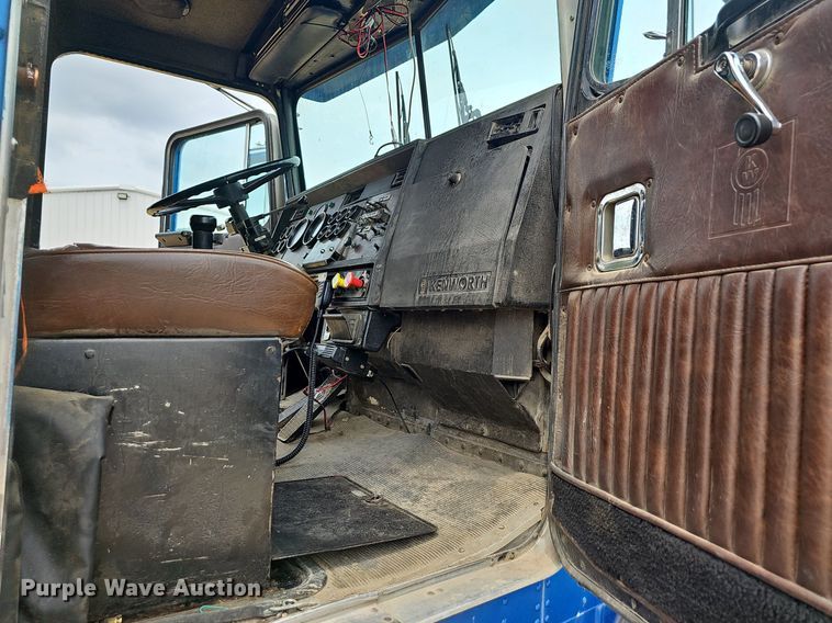 image for item NT9775 1987 Kenworth 800 dump truck