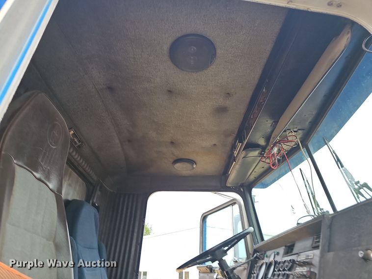 image for item NT9775 1987 Kenworth 800 dump truck