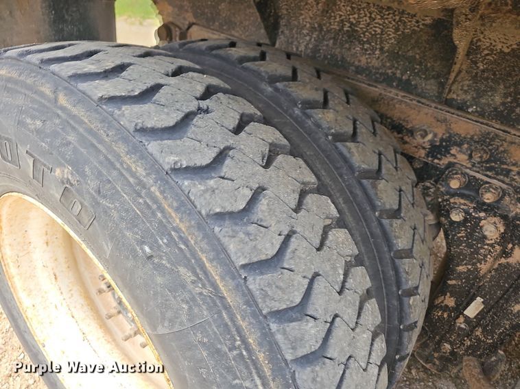 image for item NT9775 1987 Kenworth 800 dump truck