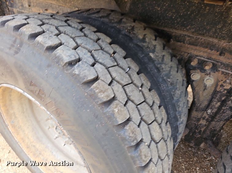 image for item NT9775 1987 Kenworth 800 dump truck