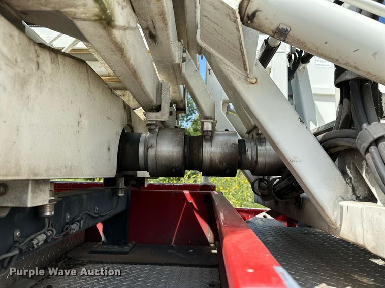 image for item OC9150 2004 Pierce Dash  Quint fire truck