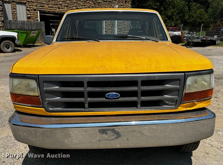image for item OC9157 1995 Ford F350 XL  Crew Cab pickup truck