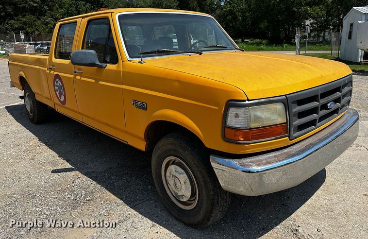 image for item OC9157 1995 Ford F350 XL  Crew Cab pickup truck