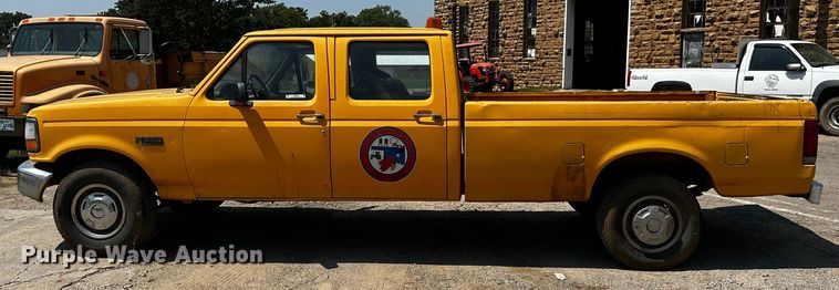 image for item OC9157 1995 Ford F350 XL  Crew Cab pickup truck