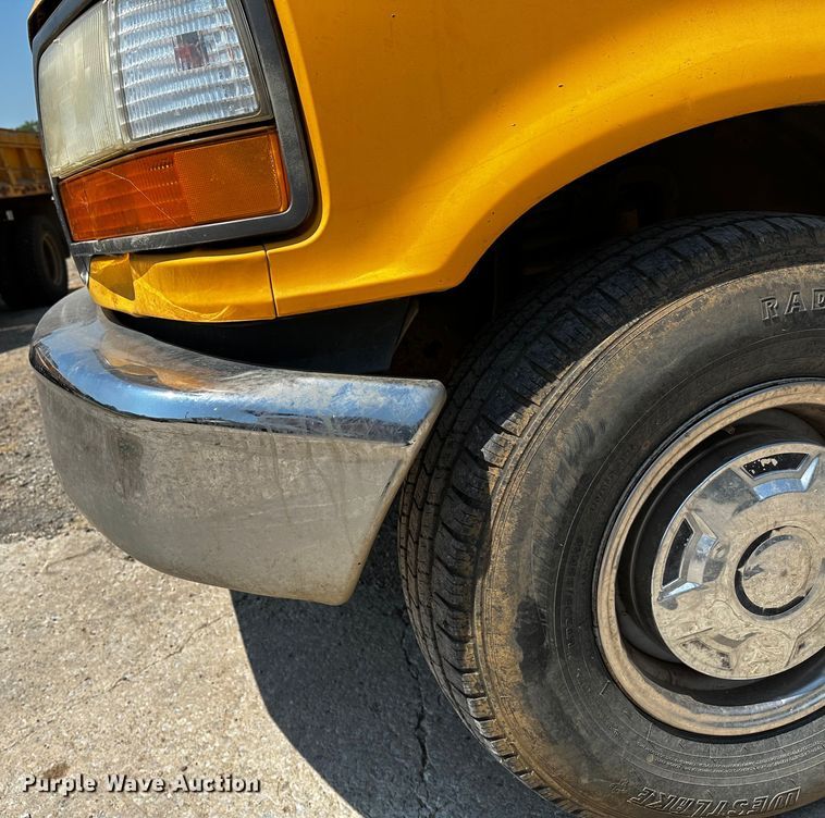 image for item OC9157 1995 Ford F350 XL  Crew Cab pickup truck