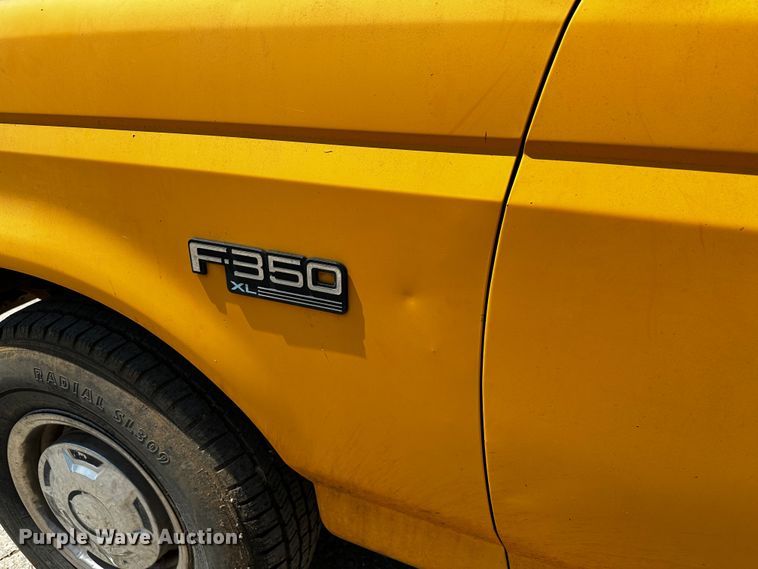 image for item OC9157 1995 Ford F350 XL  Crew Cab pickup truck