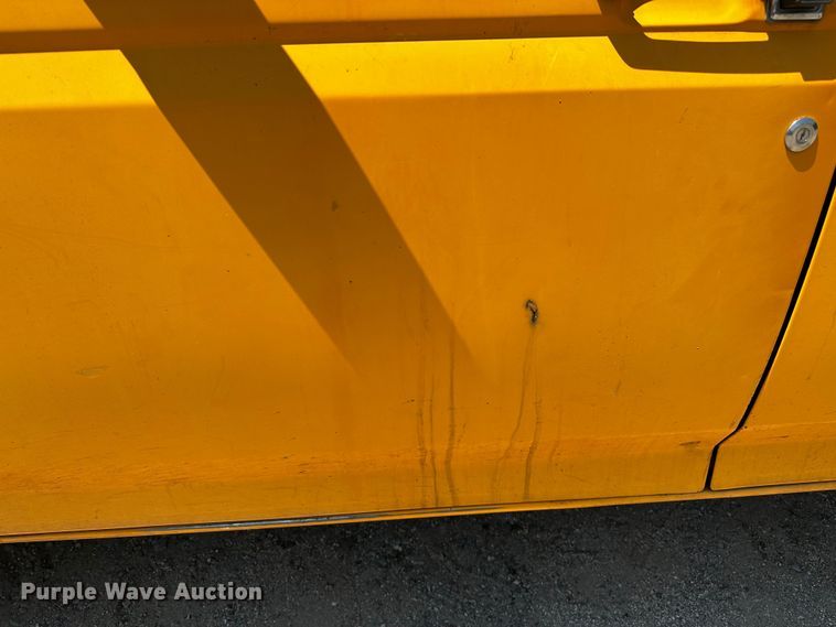 image for item OC9157 1995 Ford F350 XL  Crew Cab pickup truck