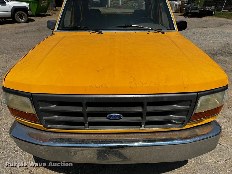 image for item OC9157 1995 Ford F350 XL  Crew Cab pickup truck