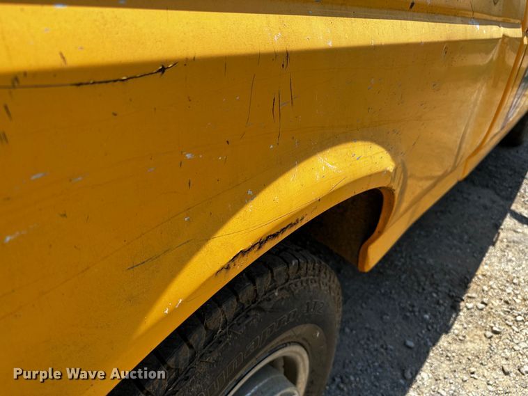 image for item OC9157 1995 Ford F350 XL  Crew Cab pickup truck