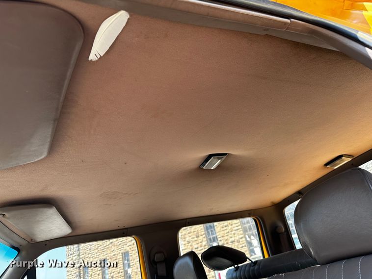 image for item OC9157 1995 Ford F350 XL  Crew Cab pickup truck