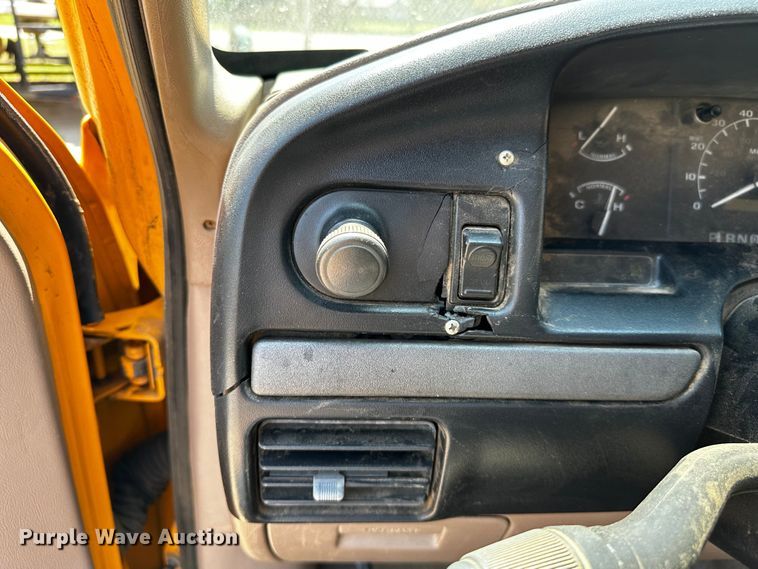 image for item OC9157 1995 Ford F350 XL  Crew Cab pickup truck