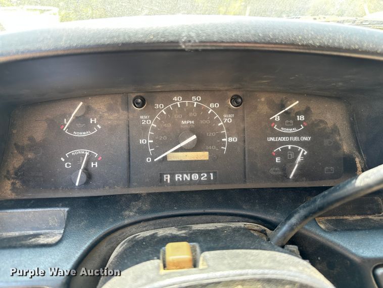 image for item OC9157 1995 Ford F350 XL  Crew Cab pickup truck