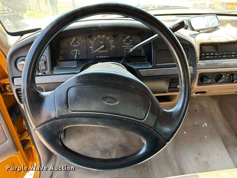 image for item OC9157 1995 Ford F350 XL  Crew Cab pickup truck