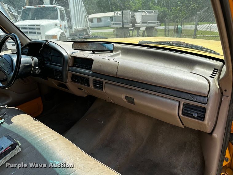 image for item OC9157 1995 Ford F350 XL  Crew Cab pickup truck