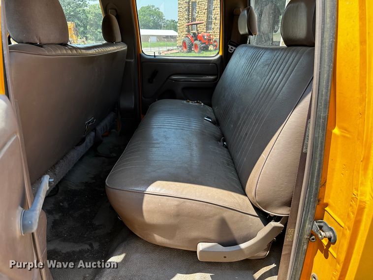 image for item OC9157 1995 Ford F350 XL  Crew Cab pickup truck