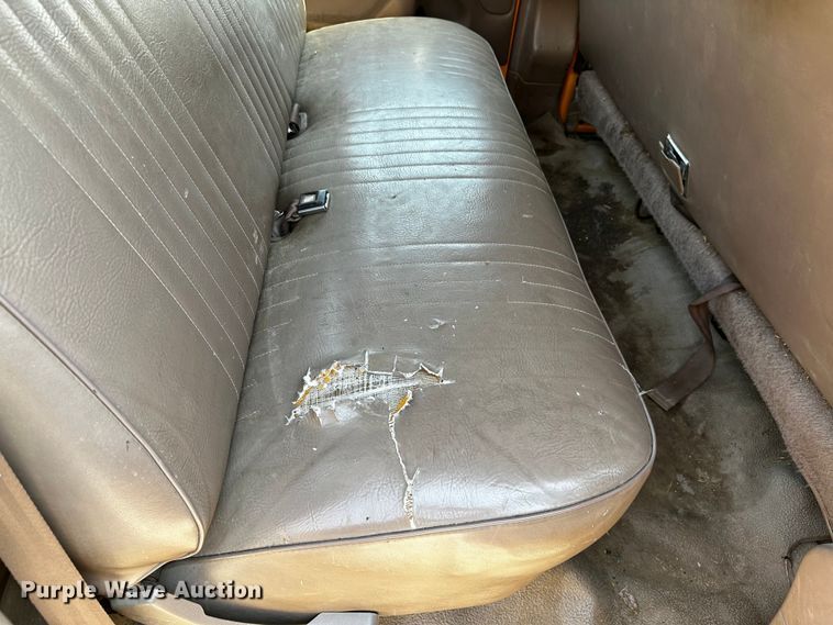 image for item OC9157 1995 Ford F350 XL  Crew Cab pickup truck