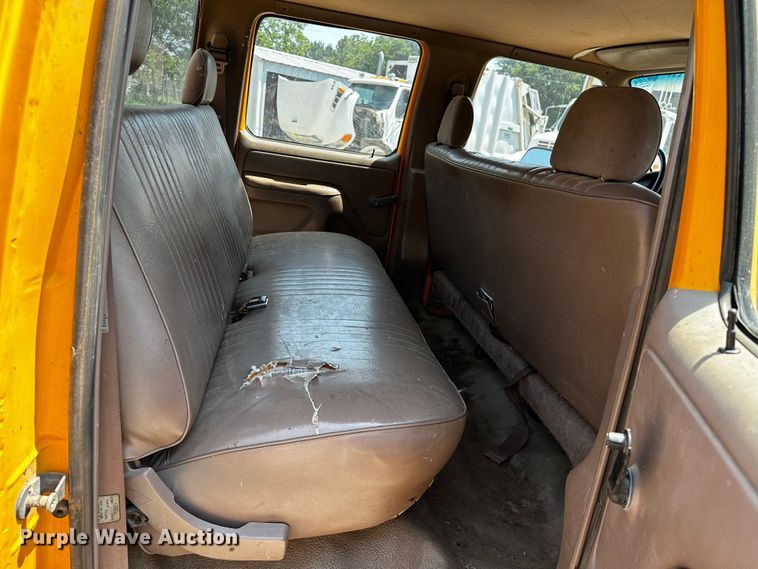 image for item OC9157 1995 Ford F350 XL  Crew Cab pickup truck