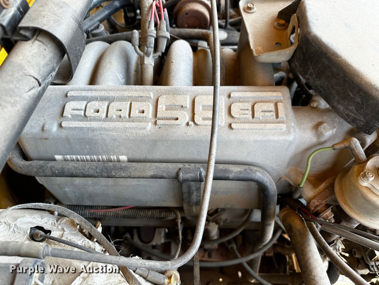 image for item OC9157 1995 Ford F350 XL  Crew Cab pickup truck