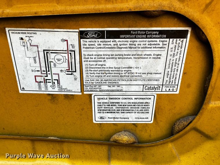 image for item OC9157 1995 Ford F350 XL  Crew Cab pickup truck