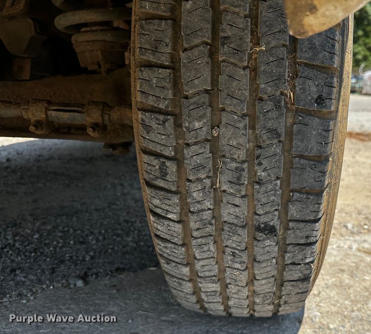 image for item OC9157 1995 Ford F350 XL  Crew Cab pickup truck