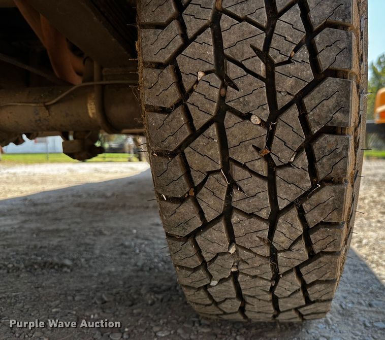 image for item OC9157 1995 Ford F350 XL  Crew Cab pickup truck