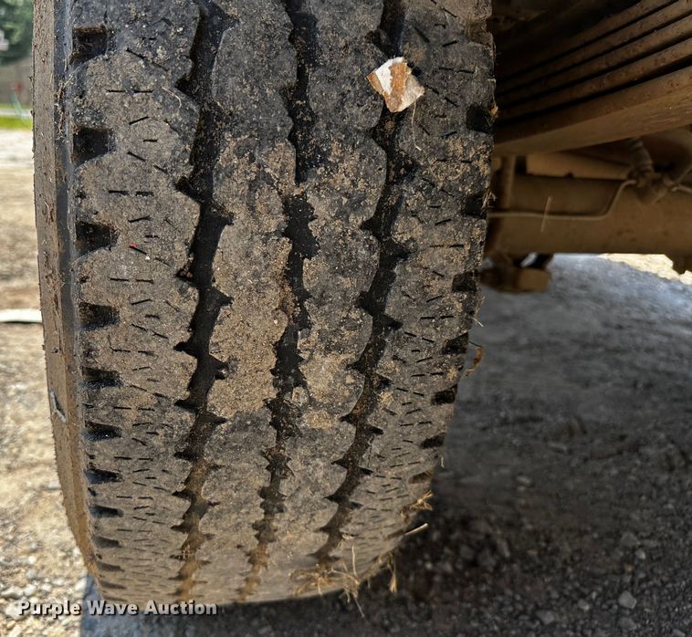 image for item OC9157 1995 Ford F350 XL  Crew Cab pickup truck