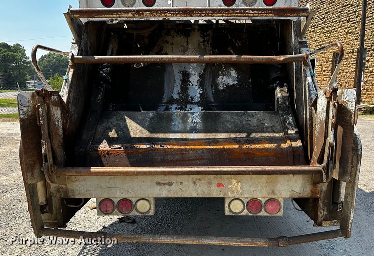 image for item OC9158 2007 Sterling Acterra  refuse truck