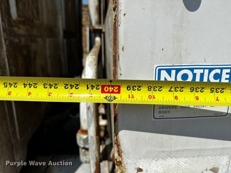 image for item OC9158 2007 Sterling Acterra  refuse truck