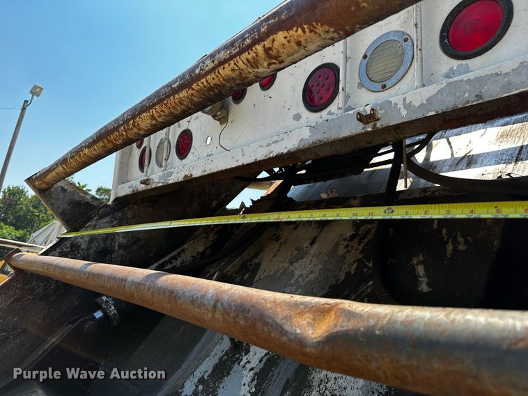 image for item OC9158 2007 Sterling Acterra  refuse truck