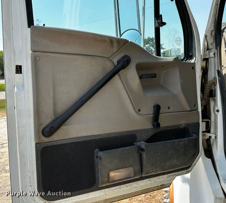 image for item OC9158 2007 Sterling Acterra  refuse truck